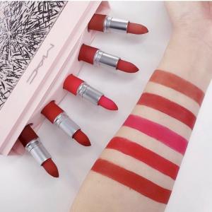 showstopper powder kiss